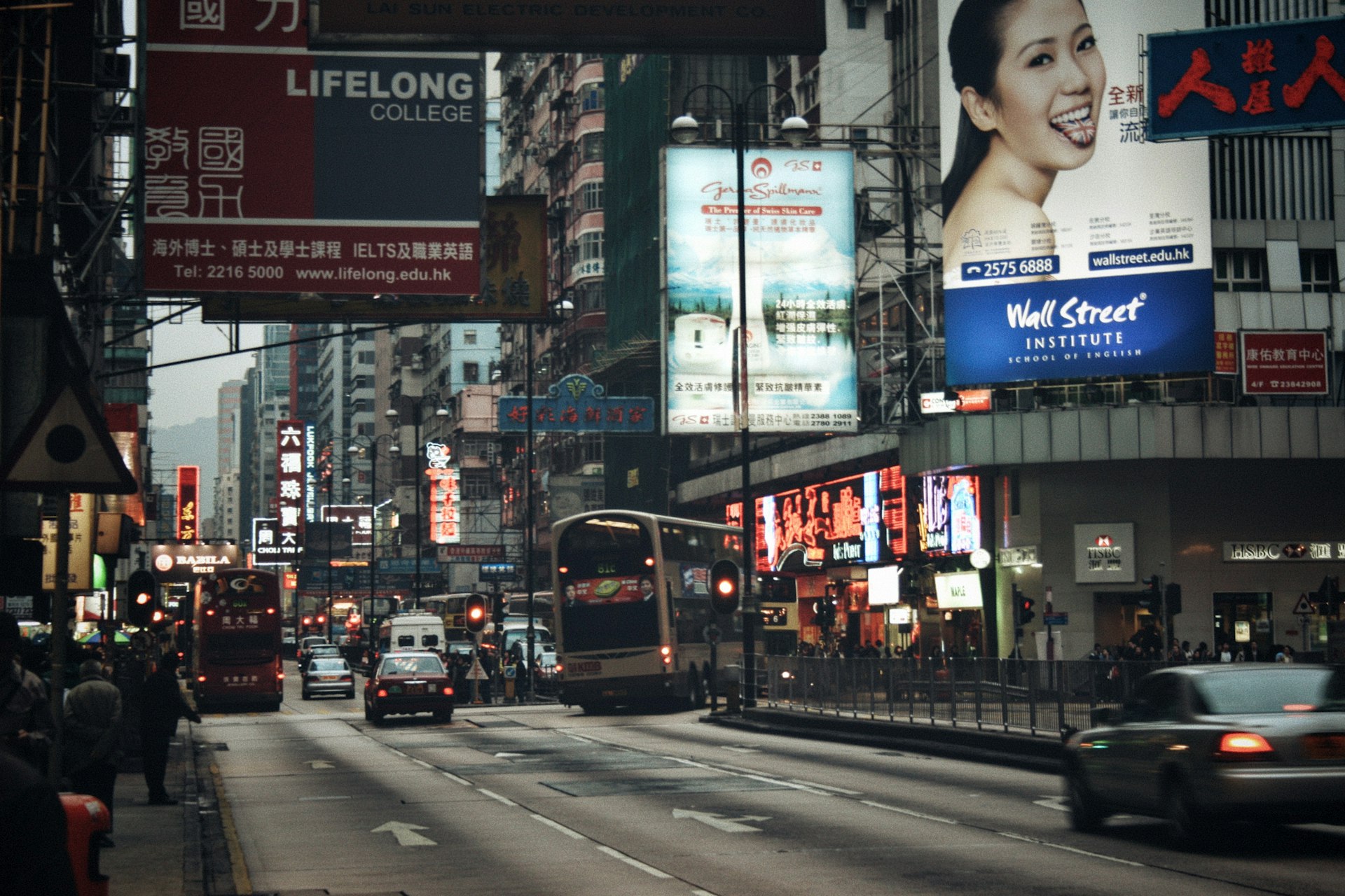 Unlocking Growth: Why Cross-Platform Advertising Strategies Matter Now